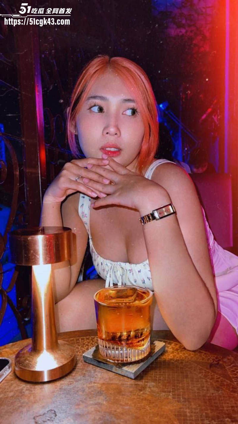 巨乳美发师与男友私拍视频流出 极品身材性感妖娆 深喉口交技术娴熟 打桩后入极致淫骚！