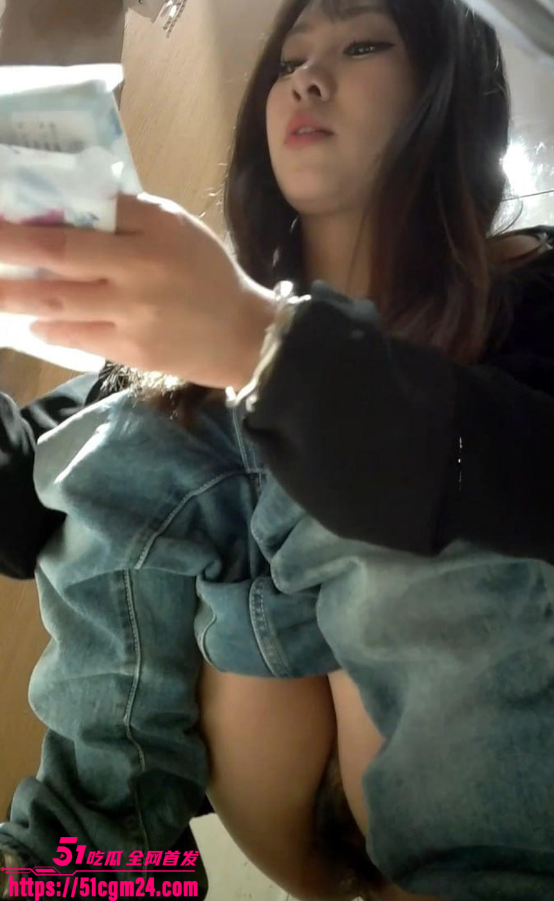 偷拍美女尿尿2